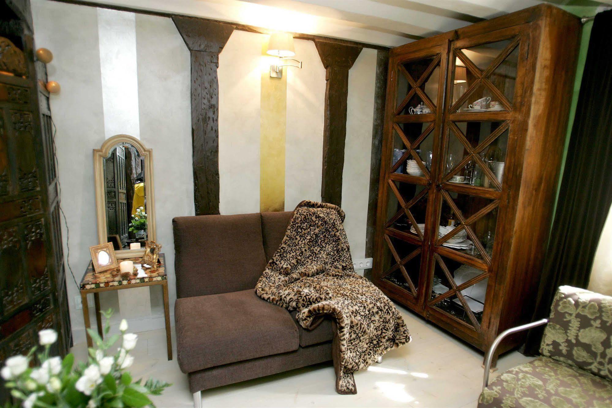 Hotel Boutique Valle De Oca Villanasur Rio De Oca Bagian luar foto