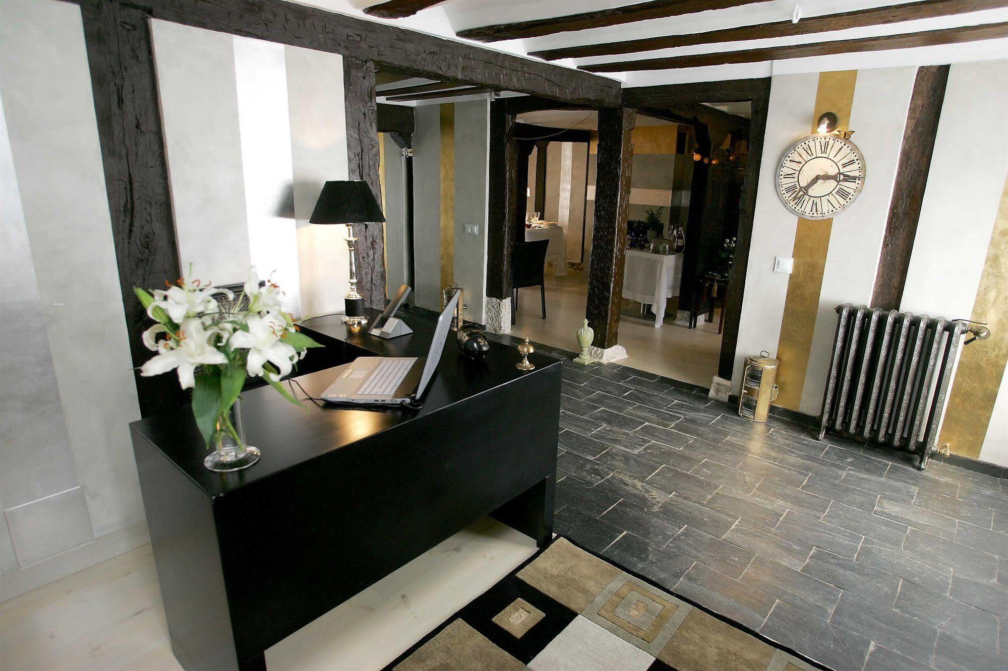 Hotel Boutique Valle De Oca Villanasur Rio De Oca Bagian luar foto