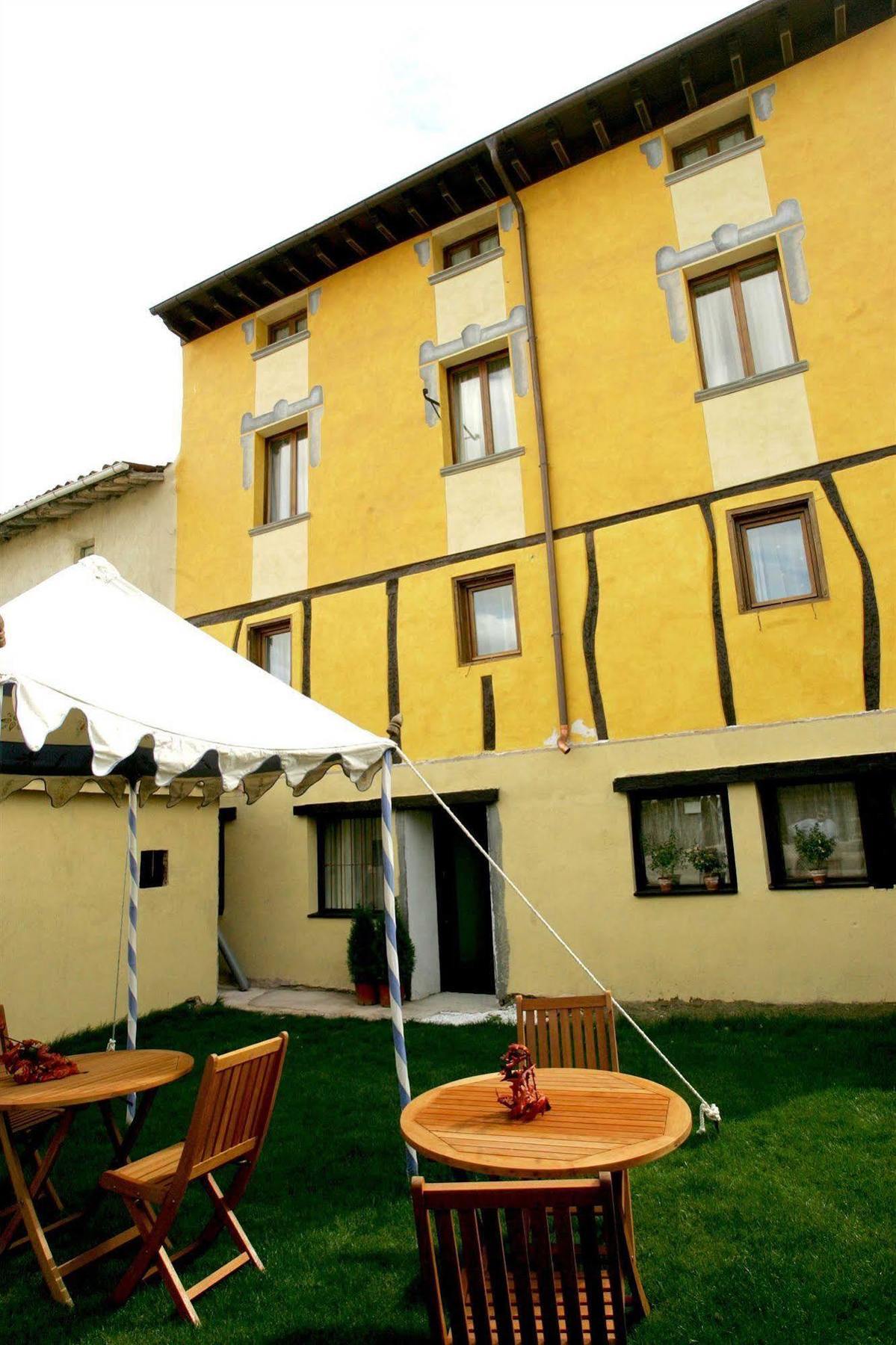 Hotel Boutique Valle De Oca Villanasur Rio De Oca Bagian luar foto